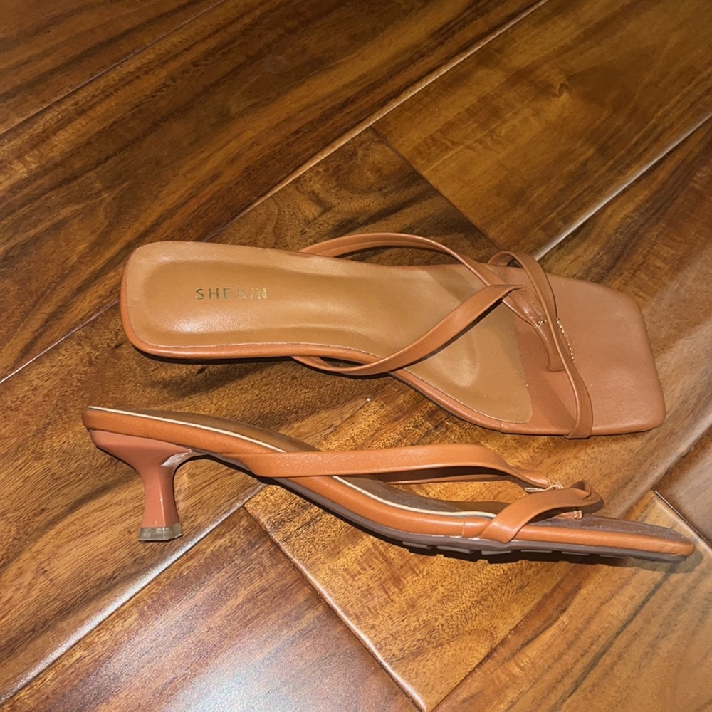 Square toe flip flop